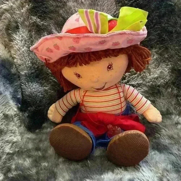 **HOST PICK** Adorable 15" Strawberry Shortcake Doll. She  sings and talks - Picture 14 of 17